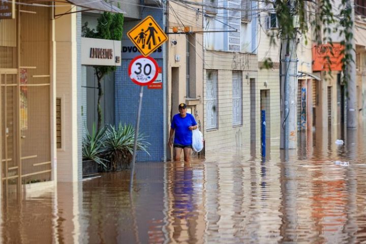 PORTO ALEGRE, RS, BRASIL, 07.05.2024 - Fotos gerais enchentes, Av Loureiro da Silva, CAFF e região